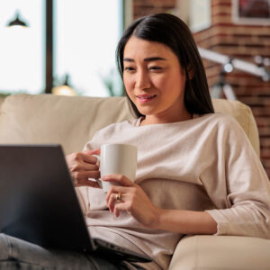 Young woman at home in an online counseling session 1000